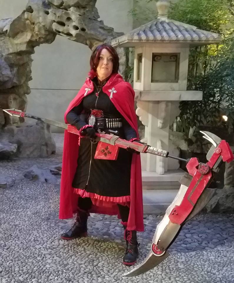 Cosplay Prop Making: Oversized, See-through and Generally Wacky project image